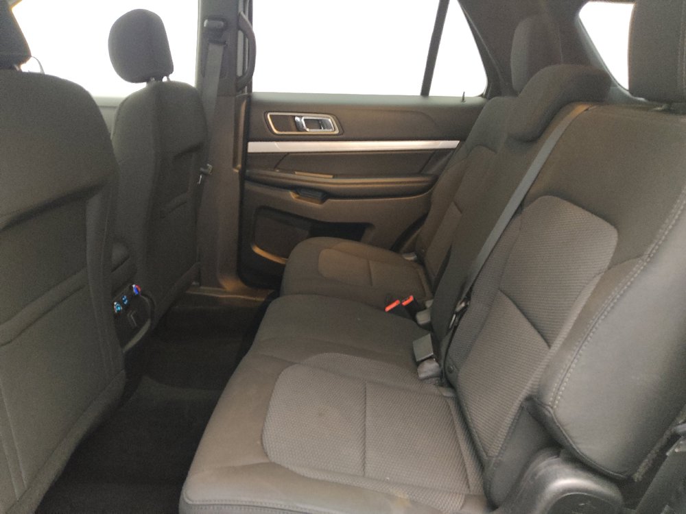 Used 2017 Ford Explorer XLT FWD image 18