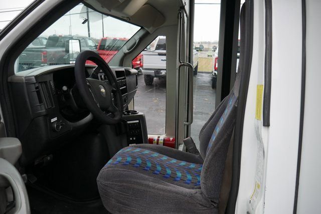 Used 2014 Chevrolet Express 4500 w/ Shuttle Bus Package RWD image 2