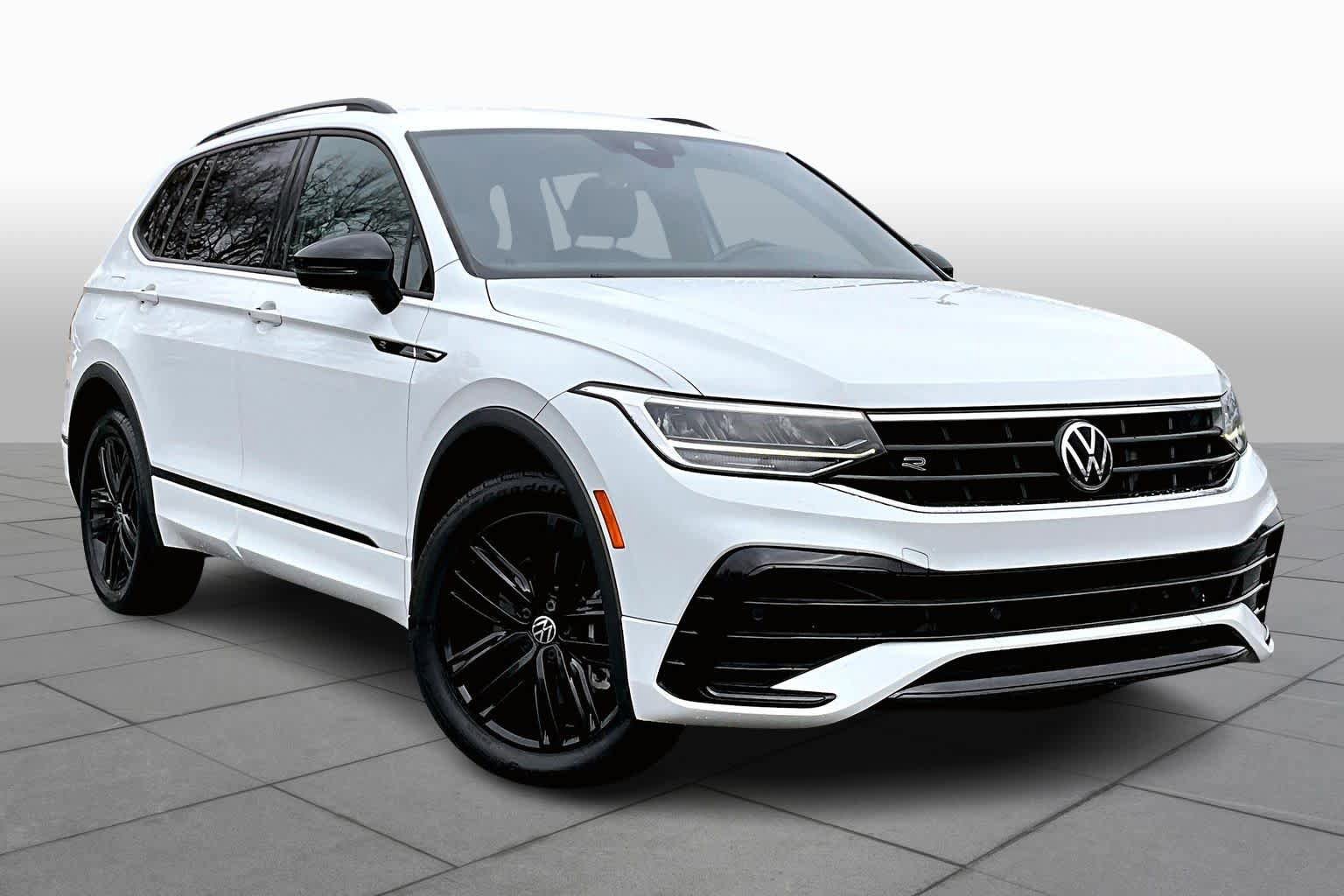 Used 2022 Volkswagen Tiguan SE R-Line FWD image 3