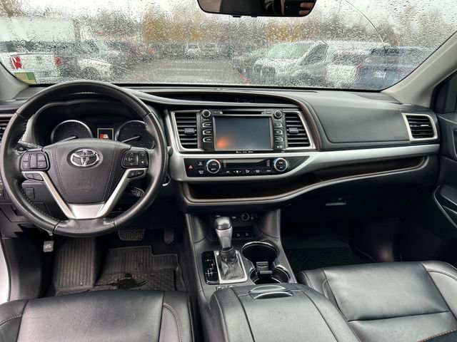 Used 2019 Toyota Highlander XLE image 12