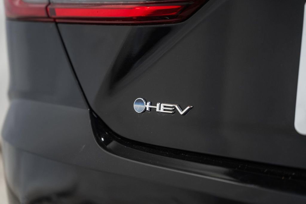 Used 2025 Toyota Camry LE image 8