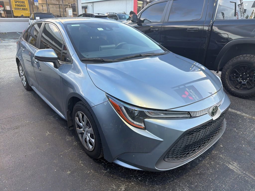 Used 2020 Toyota Corolla LE FWD image 2