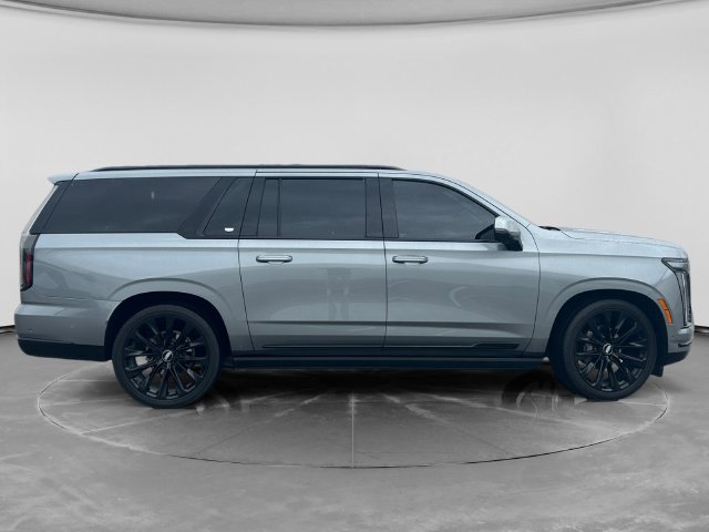 Used 2026 Cadillac Escalade ESV Platinum Sport w/ LPO, ONYX Package AWD/4WD image 2