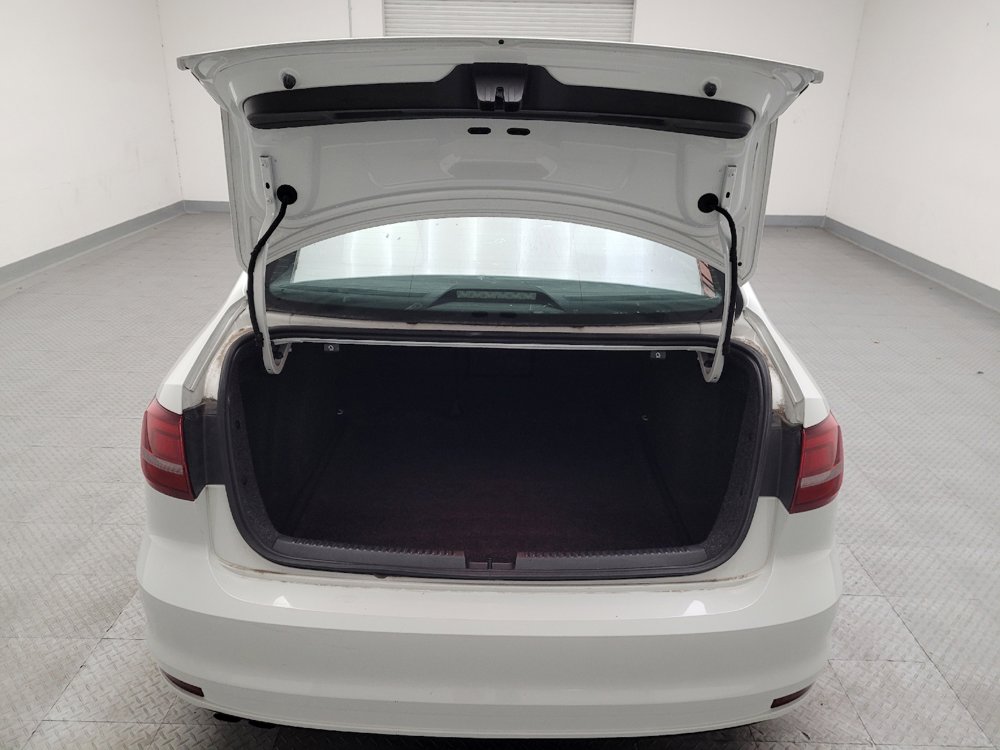Used 2016 Volkswagen Jetta Sport FWD image 29