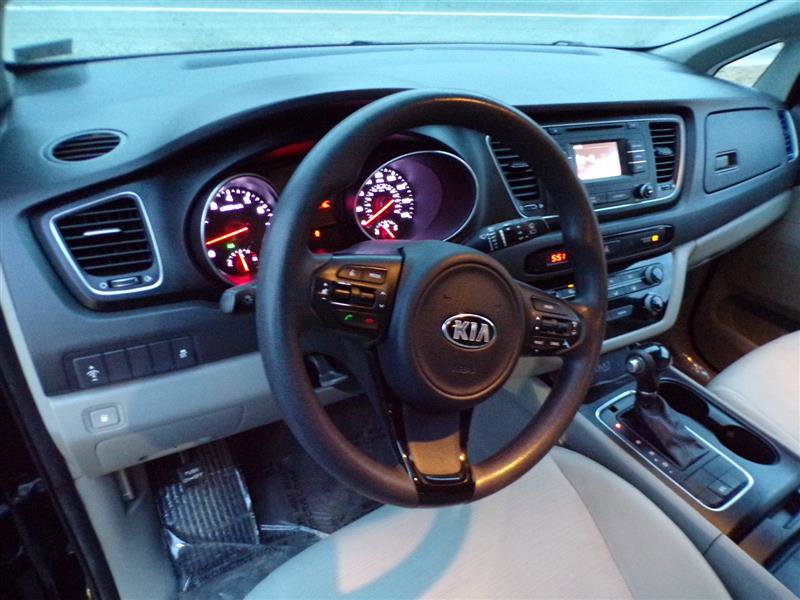 Used 2015 Kia Sedona LX image 16