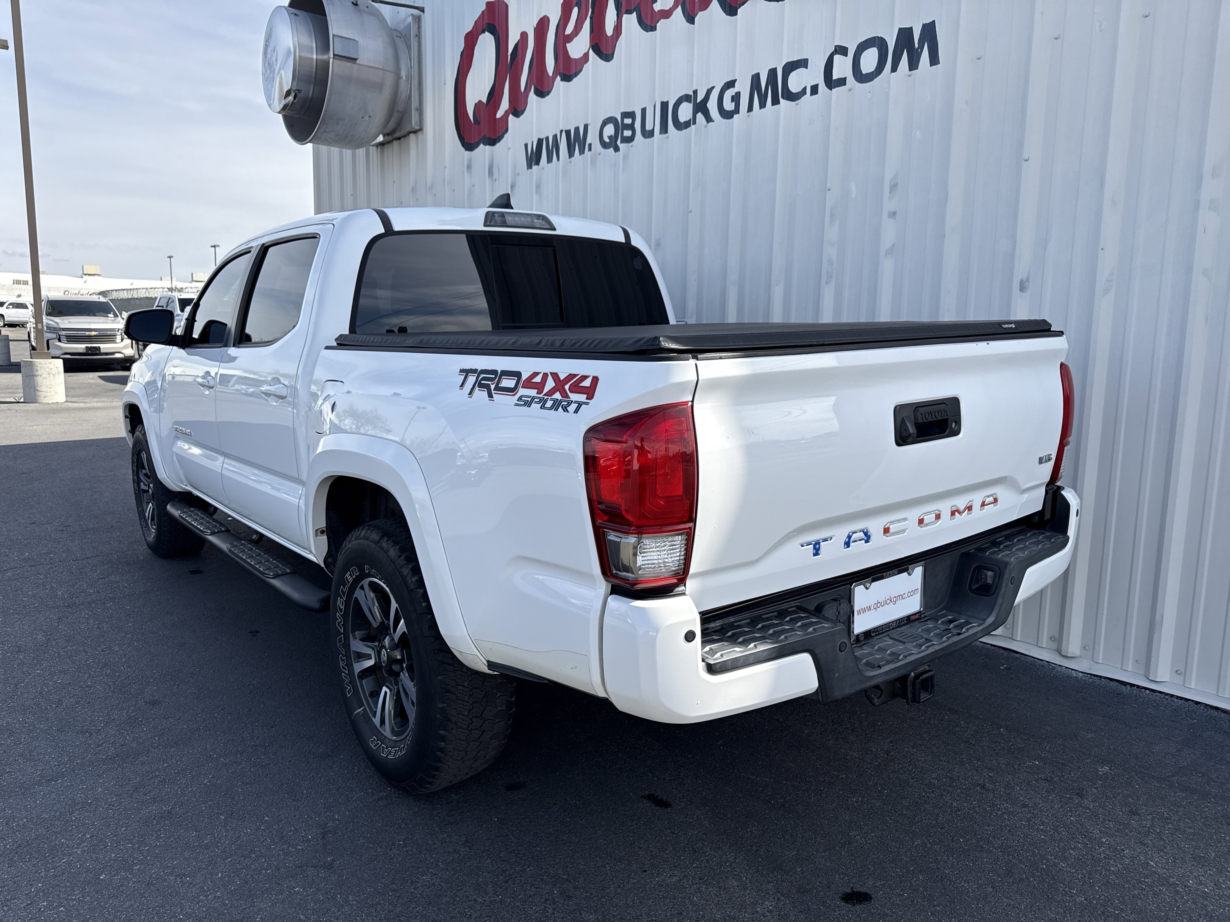 Used 2017 Toyota Tacoma TRD Sport w/ Premium & Technology Package image 11