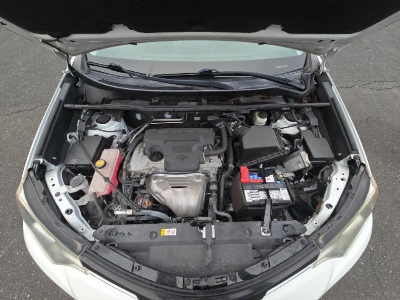 Used 2018 Toyota RAV4 XLE image 4