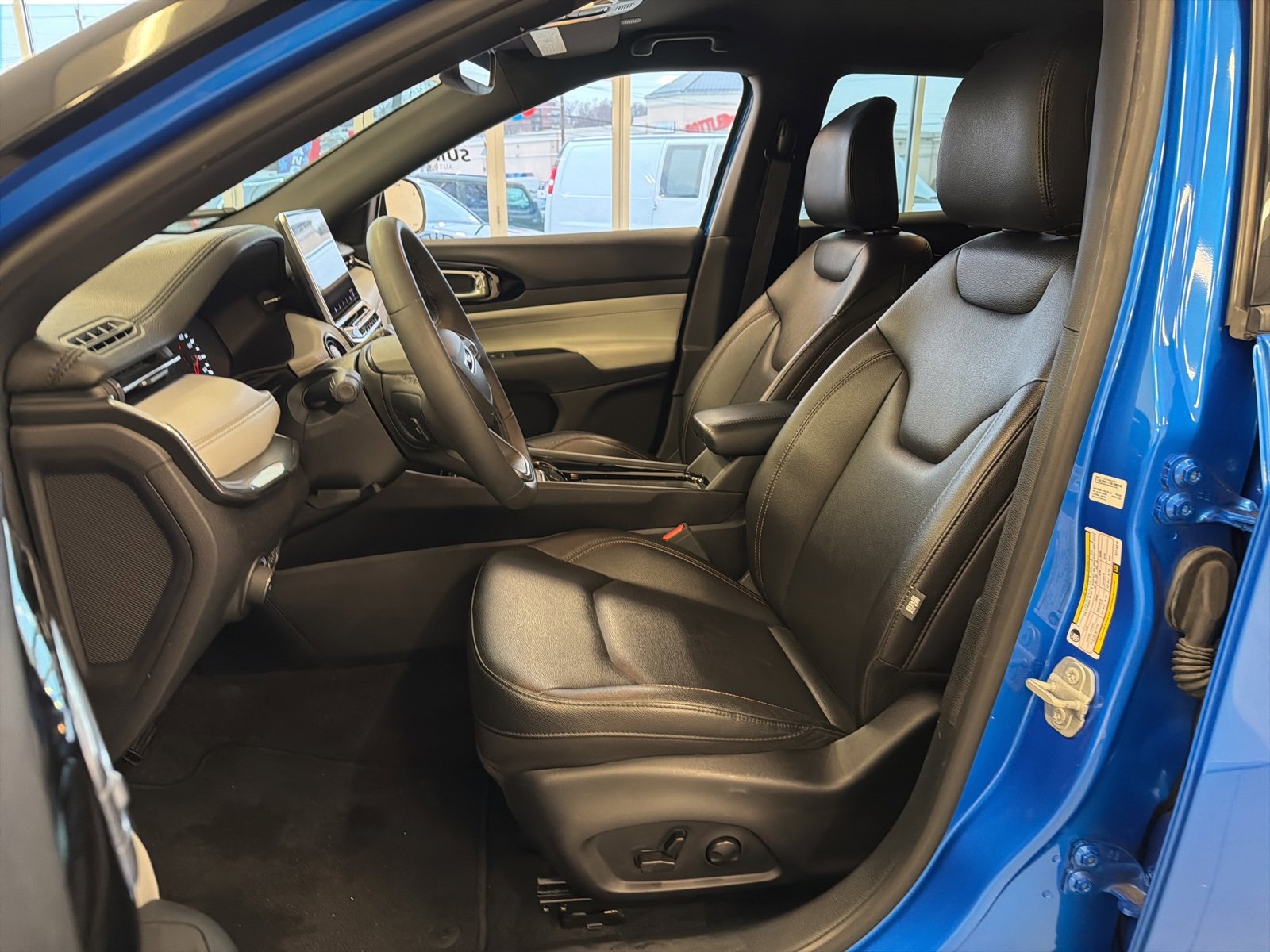 Used 2024 Jeep Compass Limited image 30