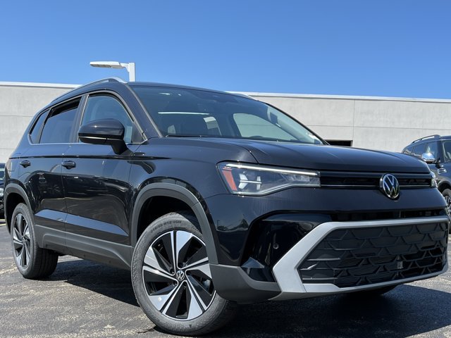 New 2026 Volkswagen Taos SE AWD/4WD image 2