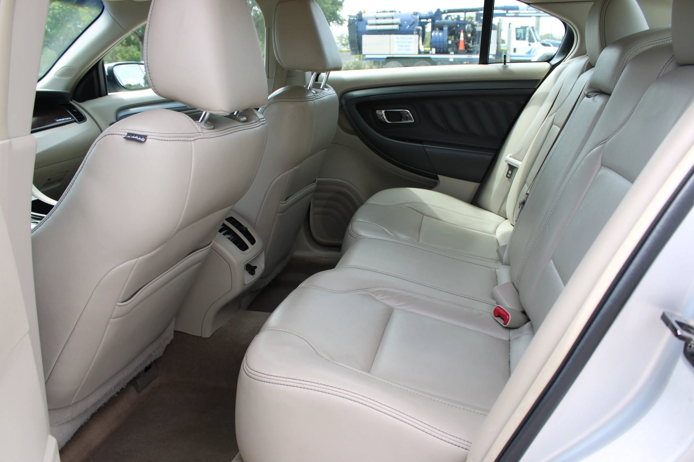 Used 2012 Ford Taurus SEL FWD image 13