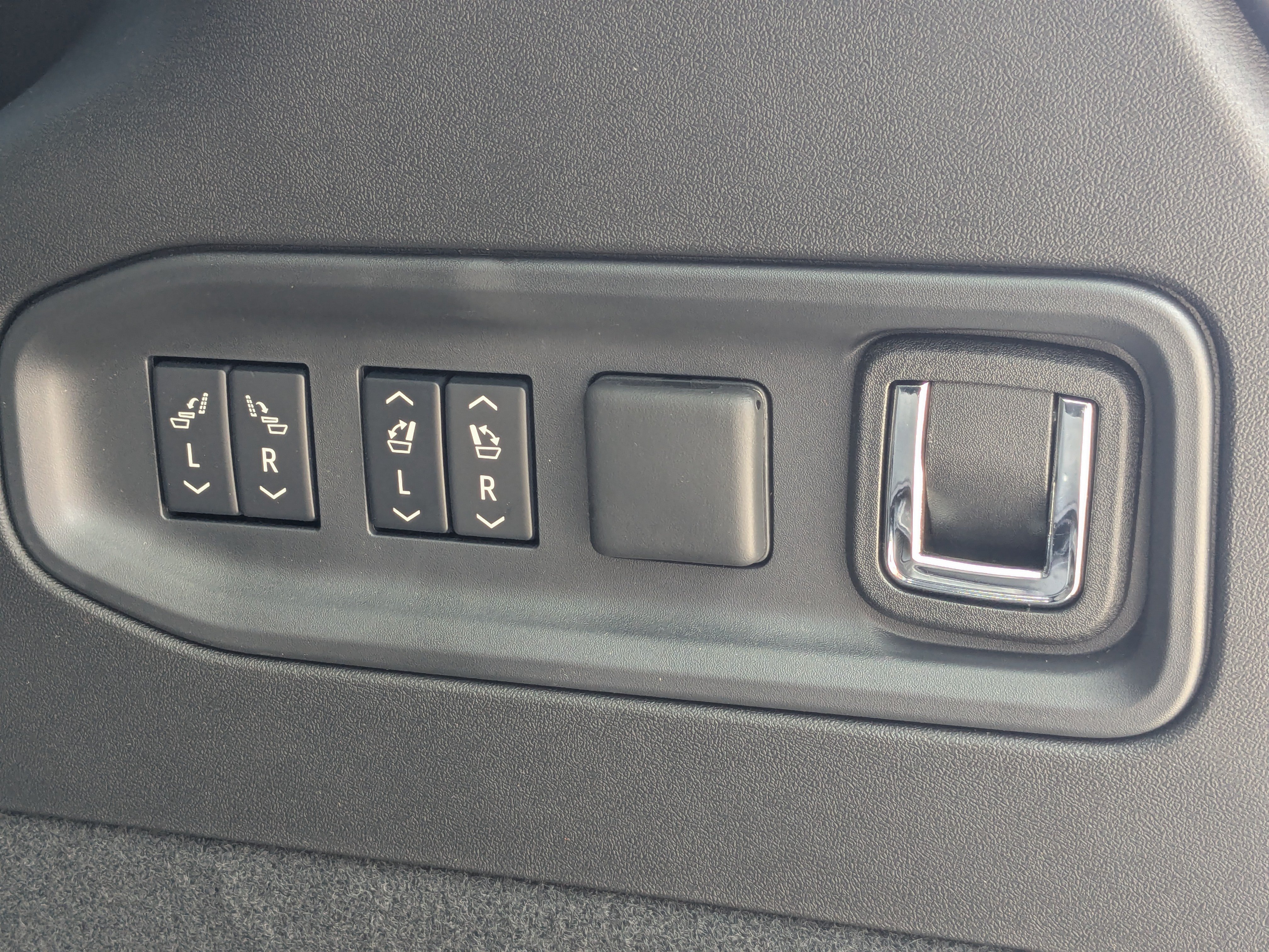 New 2026 Cadillac Vistiq Premium Luxury w/ LPO, Floor Liner Package AWD/4WD image 29
