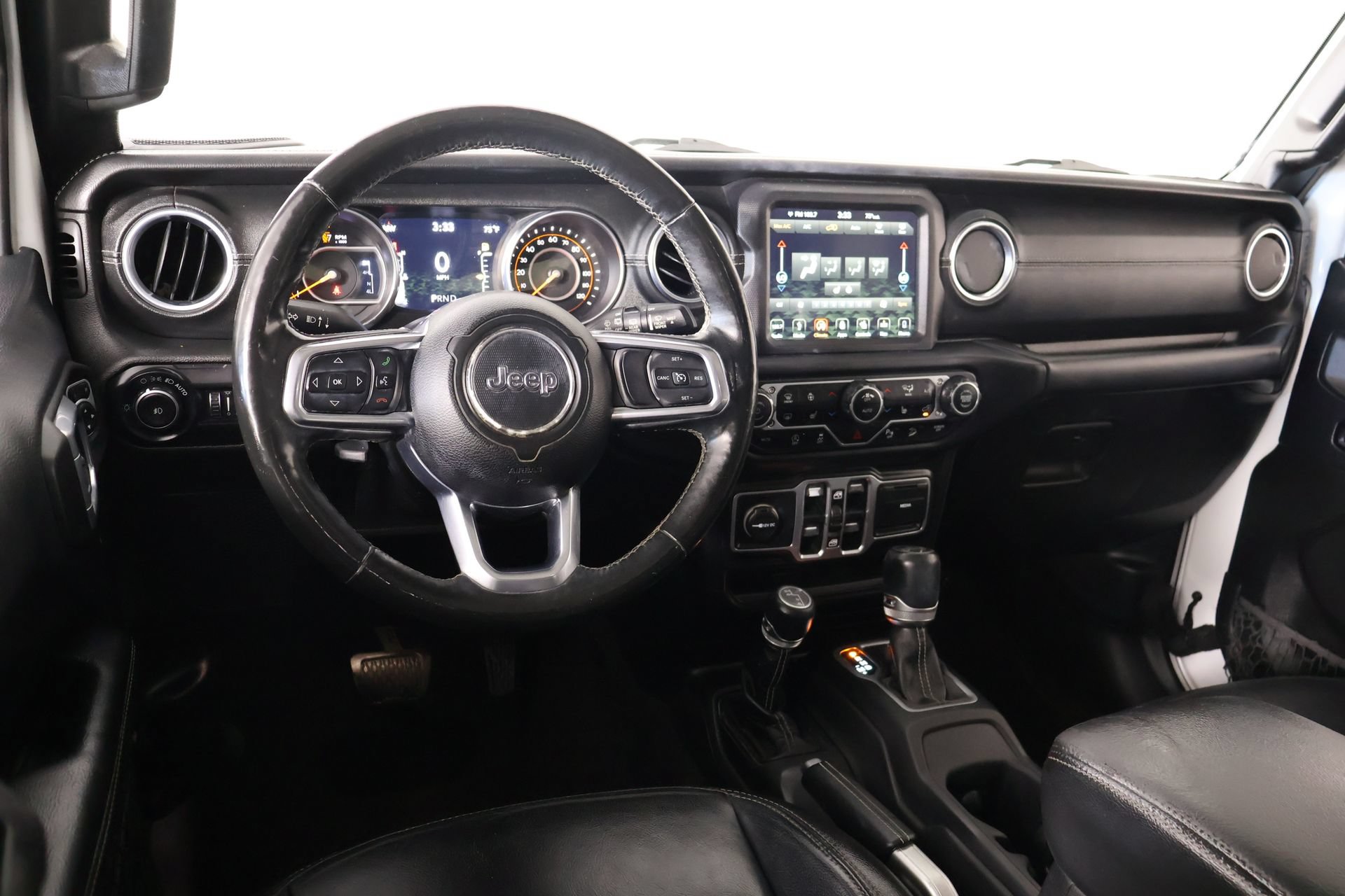 Used 2018 Jeep Wrangler Unlimited Sahara AWD/4WD image 2