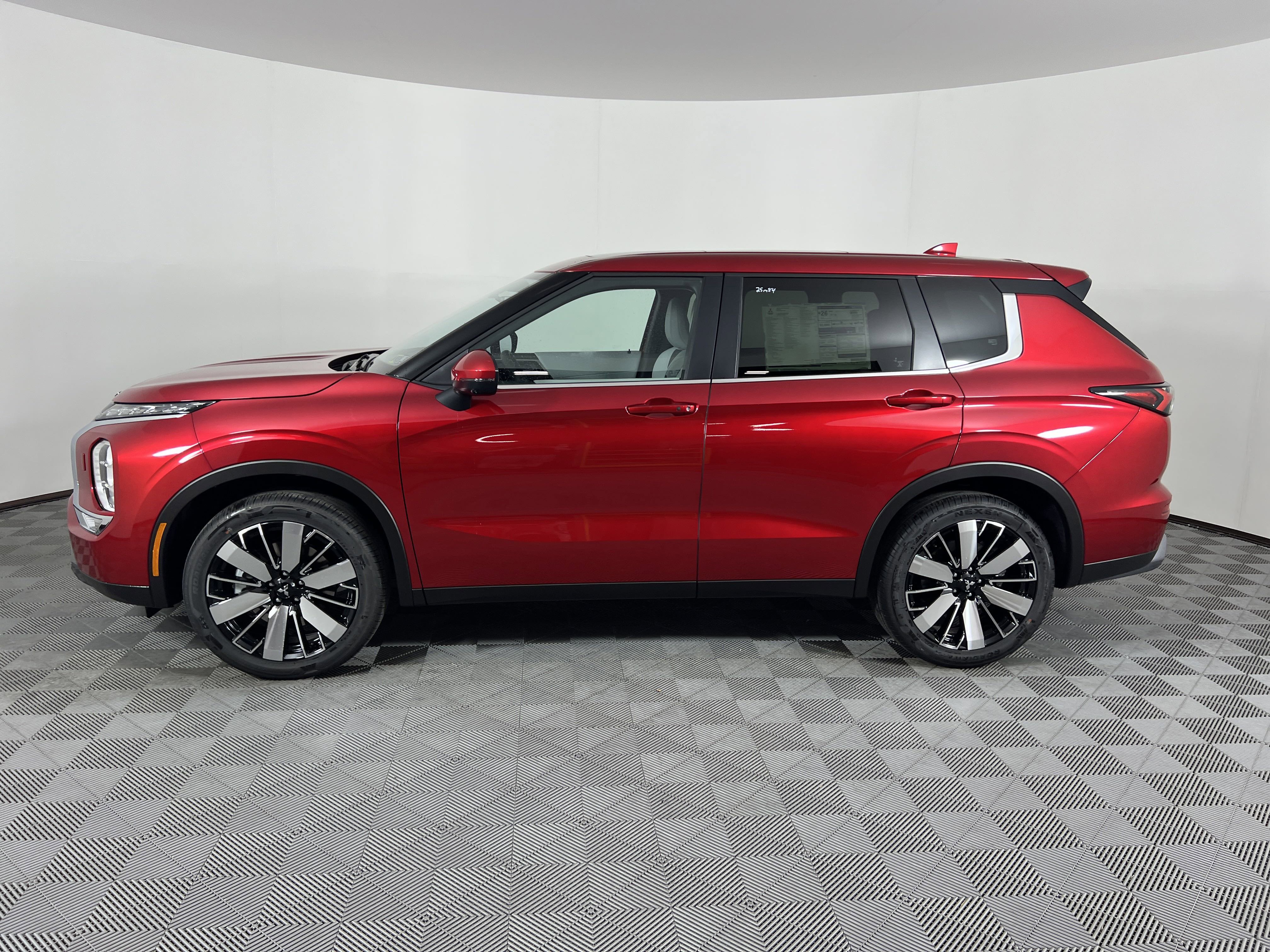 New 2025 Mitsubishi Outlander SE image 27