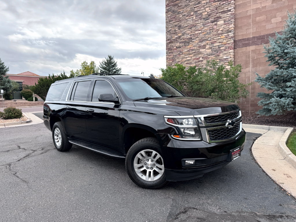 Used 2017 Chevrolet Suburban LT w/ Luxury Package AWD/4WD image 2