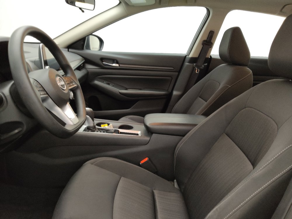 Used 2025 Nissan Altima 2.5 SV FWD image 17