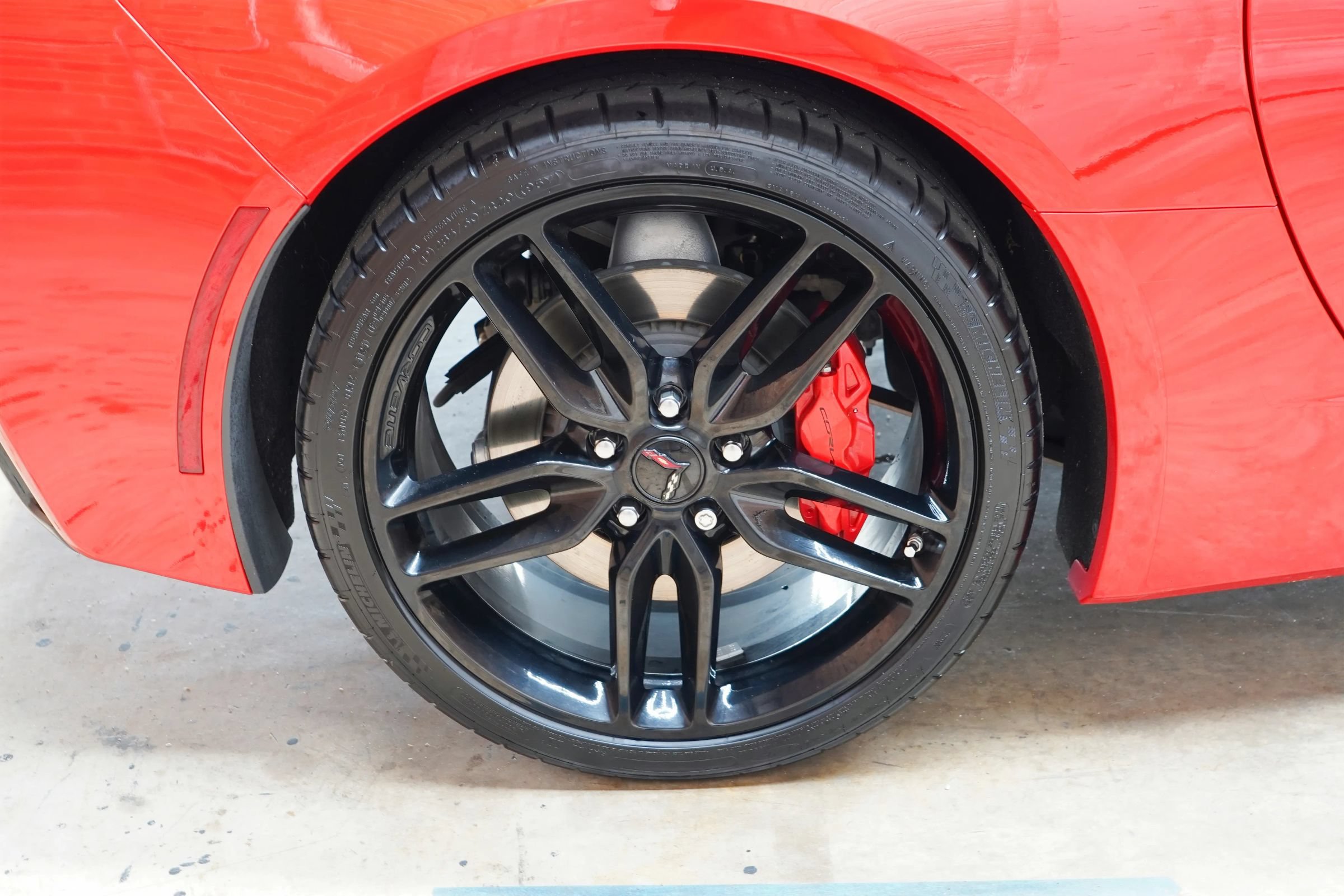 Used 2019 Chevrolet Corvette Stingray Coupe w/ Carbon Flash Badge Package RWD image 59