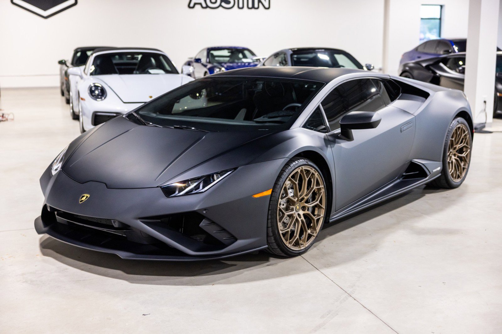 Used 2022 Lamborghini Huracan EVO image 12