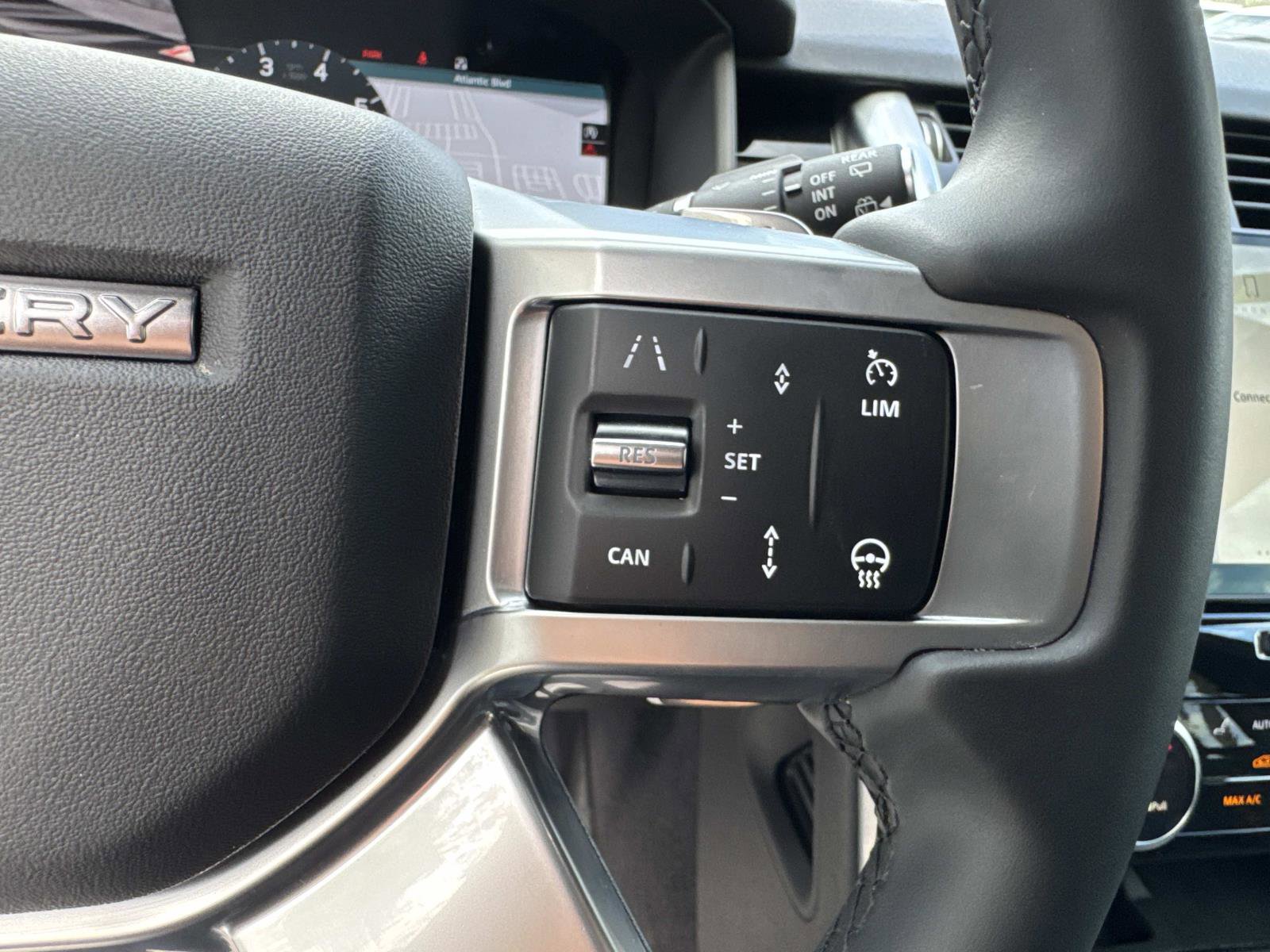 Certified 2025 Land Rover Discovery S image 30