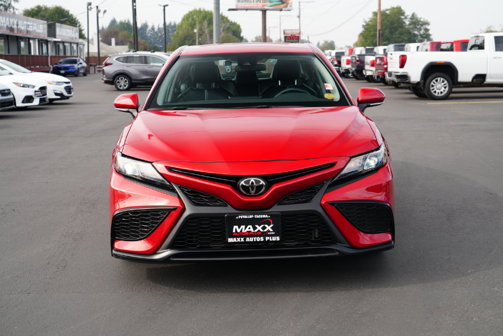 Used 2023 Toyota Camry SE FWD image 3