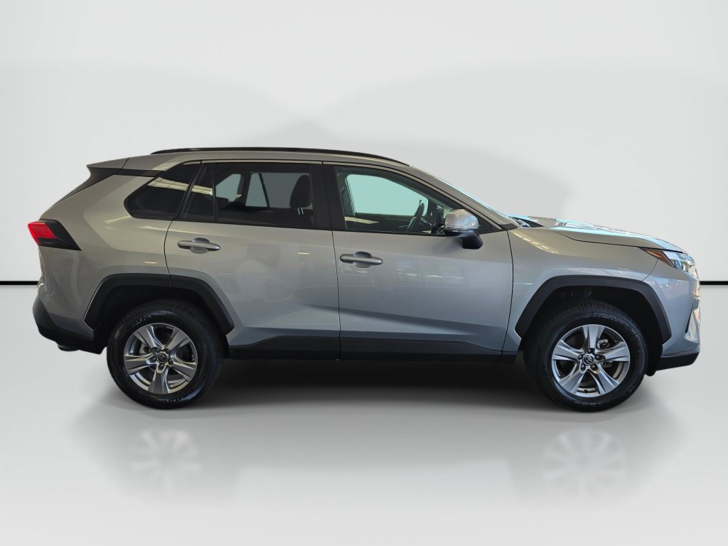 Used 2025 Toyota RAV4 XLE AWD/4WD image 2