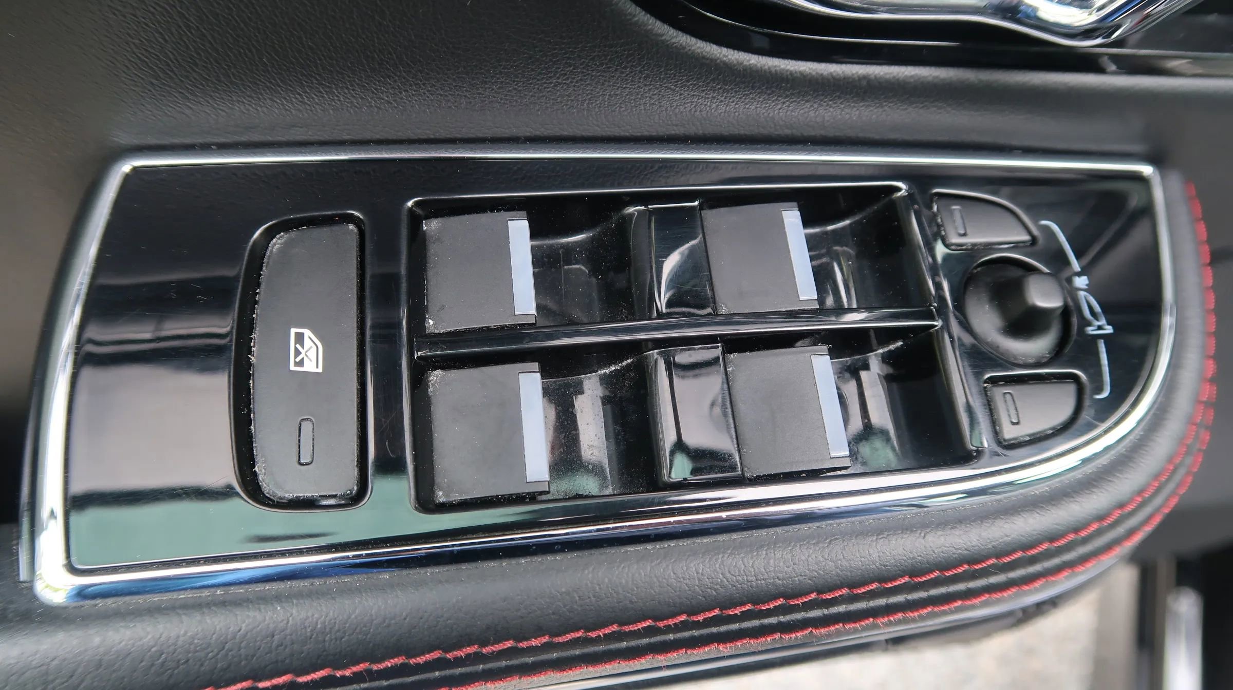 Used 2014 Jaguar XJ R LWB image 27