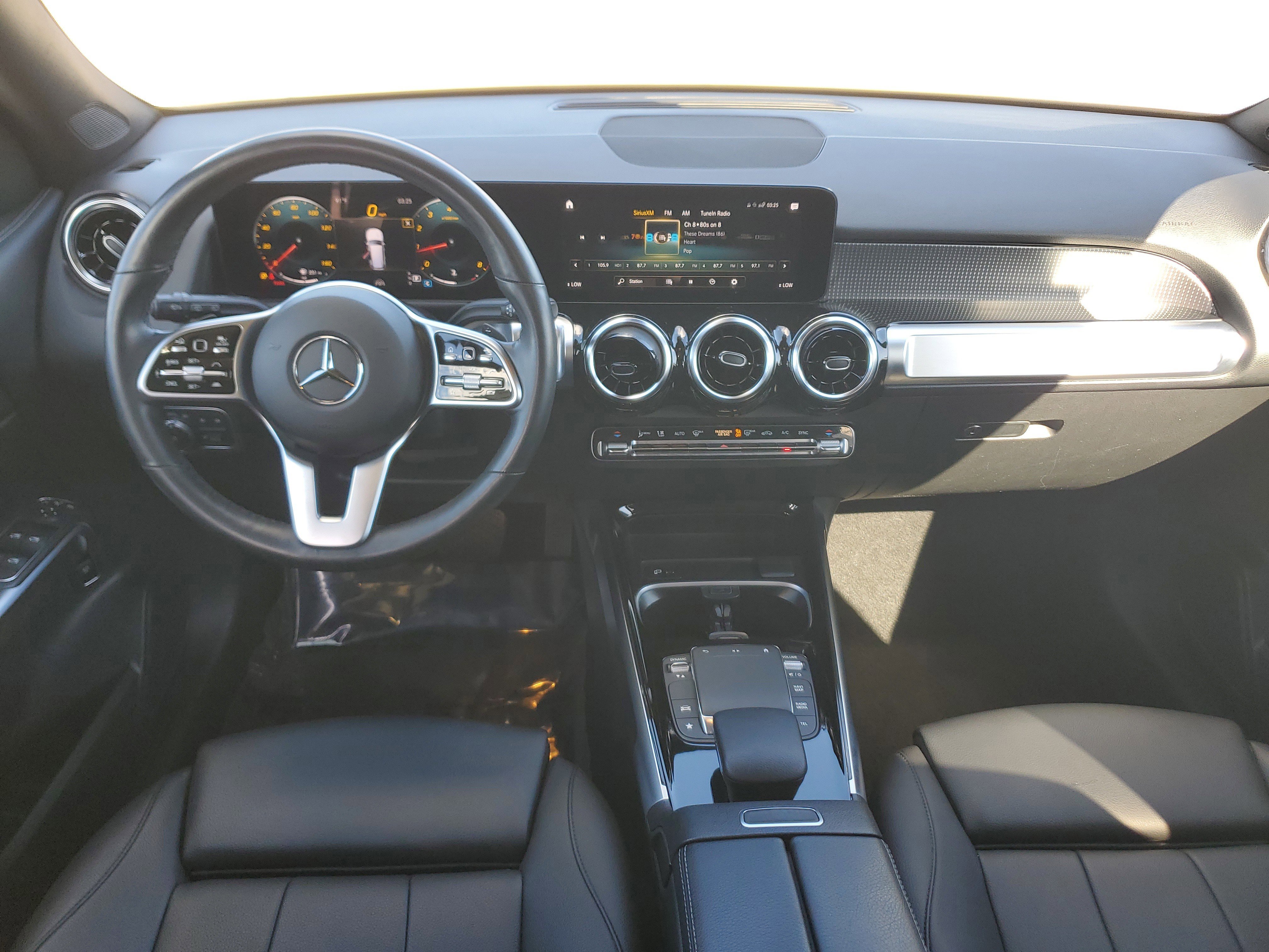 Used 2023 Mercedes-Benz GLB 250 4MATIC w/ Premium Package image 17