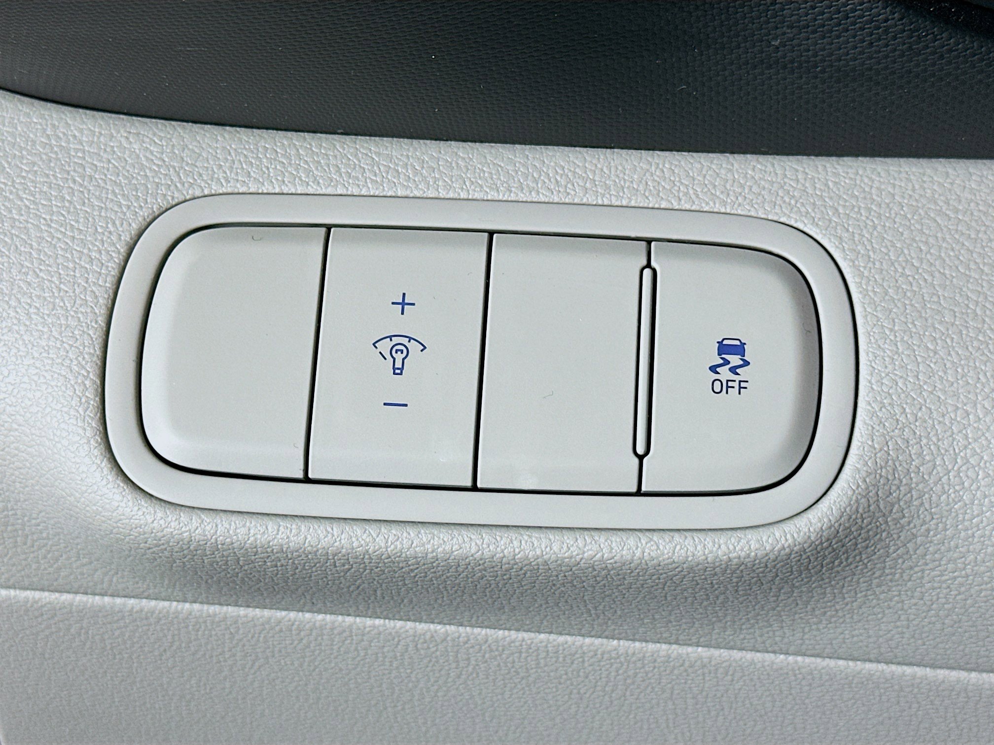 Used 2024 Hyundai Venue SEL image 17