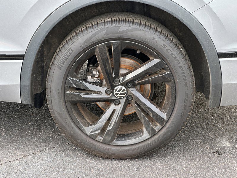 Used 2024 Volkswagen Tiguan SE R-Line w/ MDO Package, Two-Row image 10