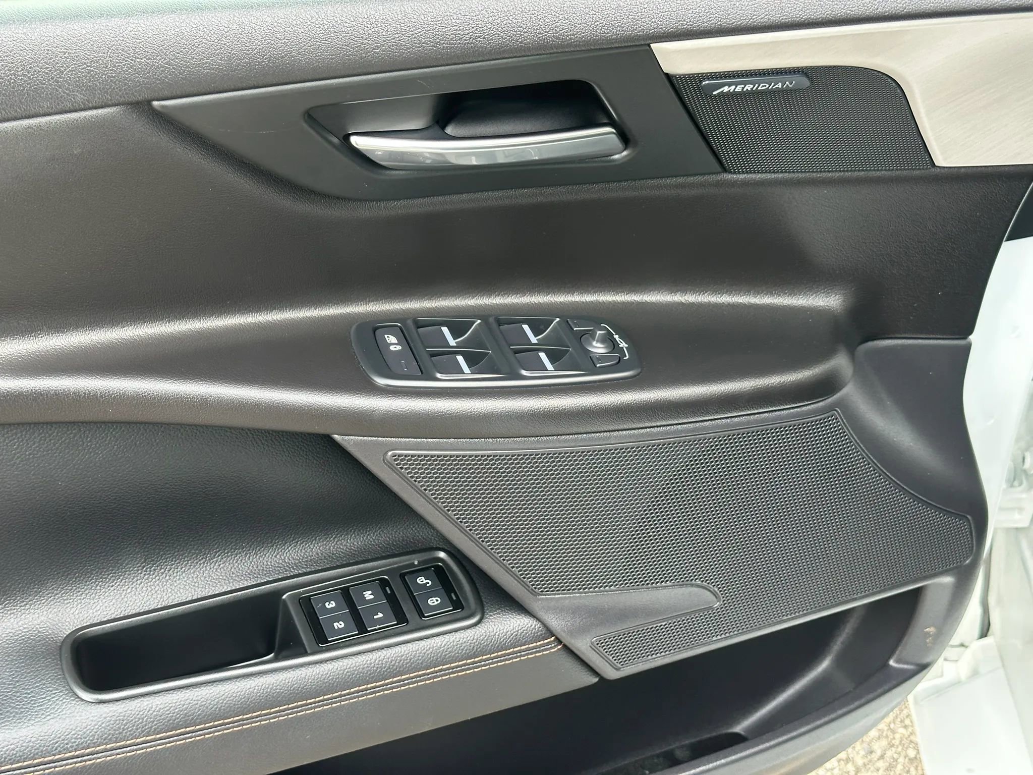 Used 2018 Jaguar XE Prestige RWD image 12