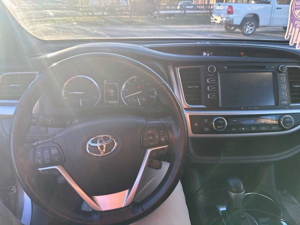 Used 2019 Toyota Highlander XLE AWD/4WD image 7