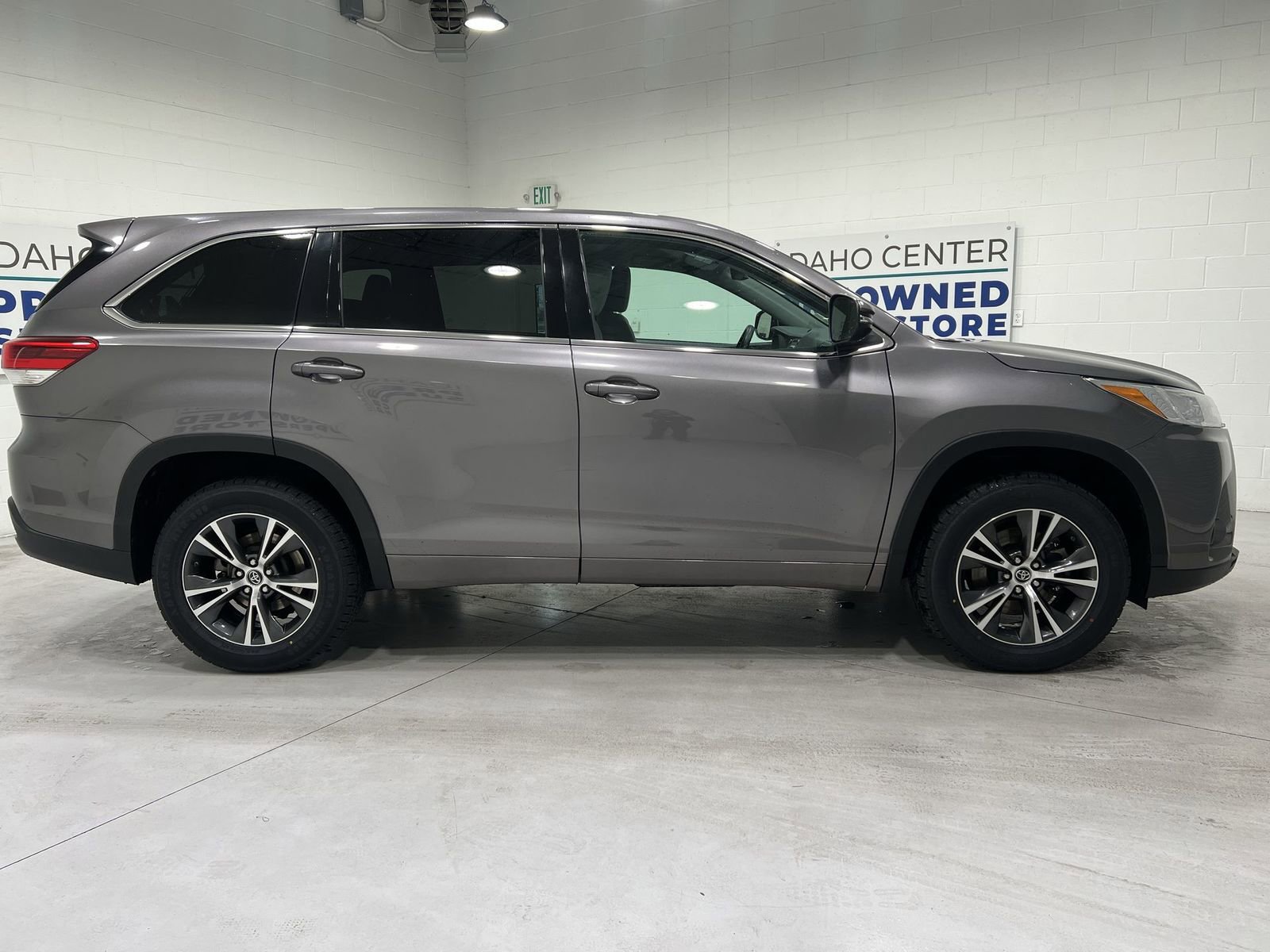 Used 2018 Toyota Highlander LE image 9