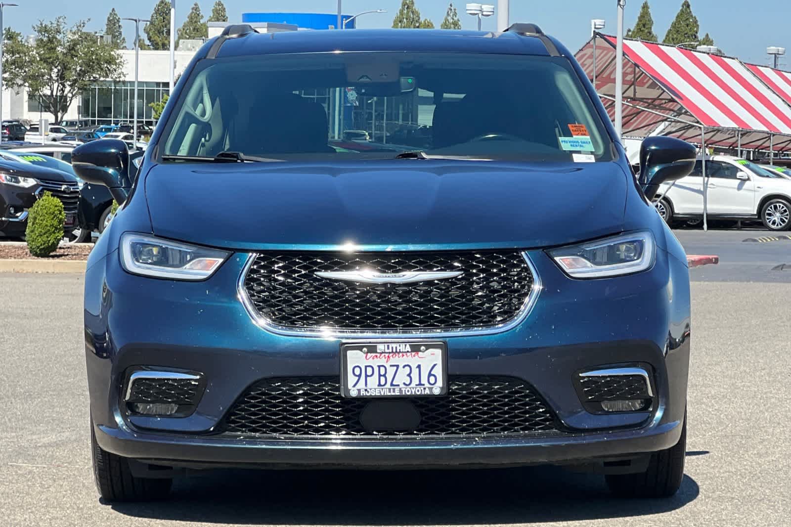 Used 2021 Chrysler Pacifica Touring w/ Uconnect Theater Family Group FWD image 10