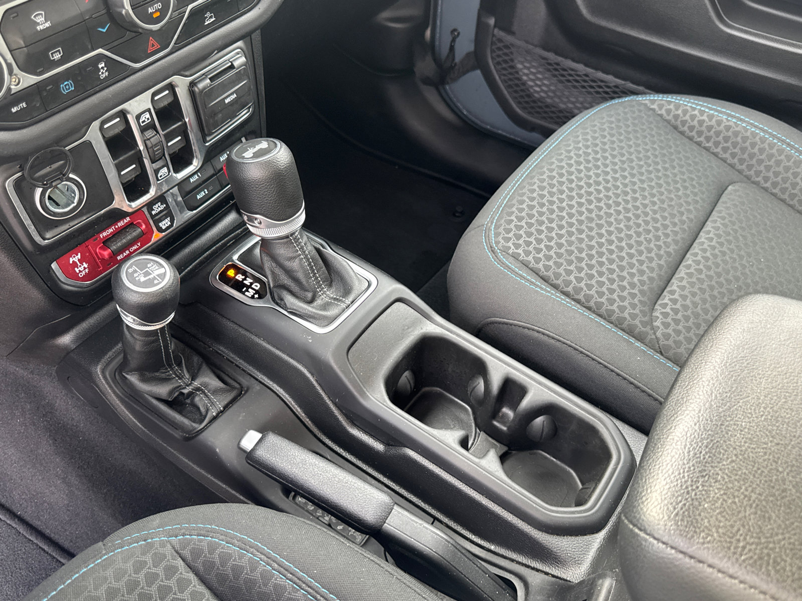 Used 2025 Jeep Wrangler Unlimited Rubicon 4xe image 29