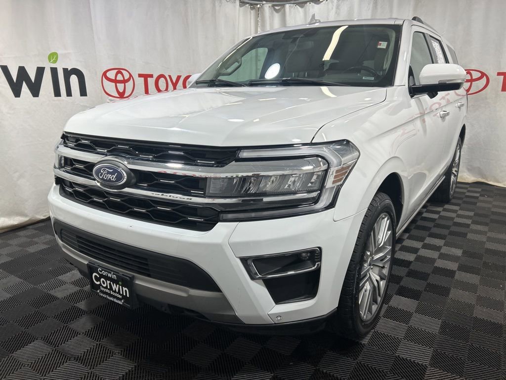 Used 2023 Ford Expedition Limited image 3