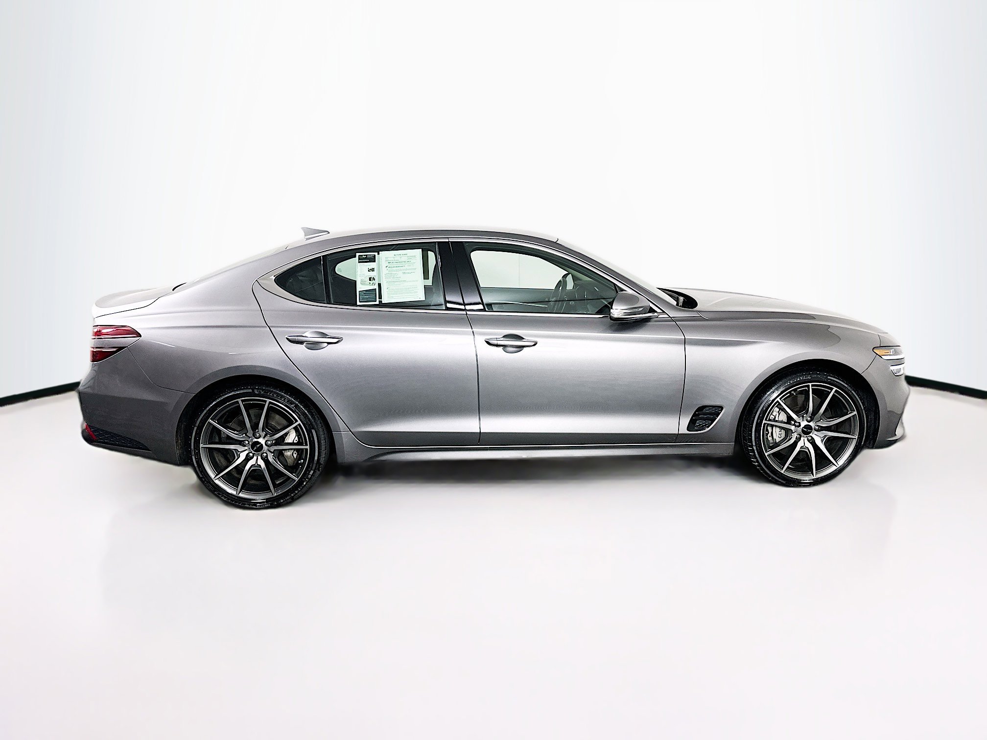 Used 2025 Genesis G70 2.5T image 10