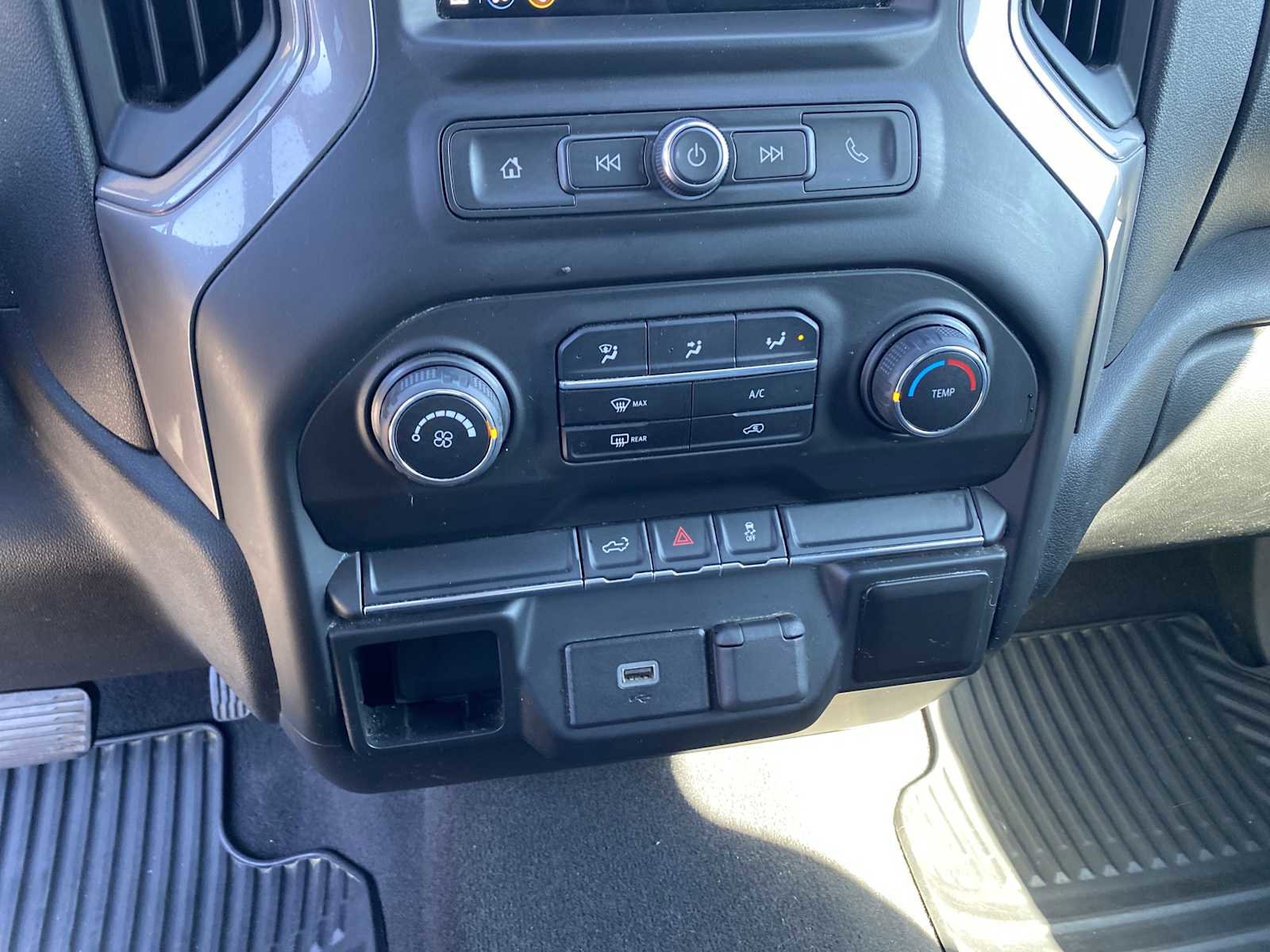 Used 2019 Chevrolet Silverado 1500 Custom w/ Custom Convenience Package image 18