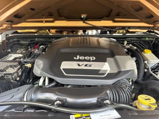 Used 2015 Jeep Wrangler Unlimited Sahara AWD/4WD image 18
