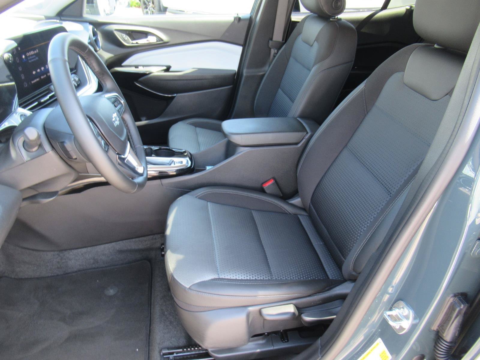 Used 2026 Chevrolet Trax LT w/ Driver Confidence Package FWD image 18