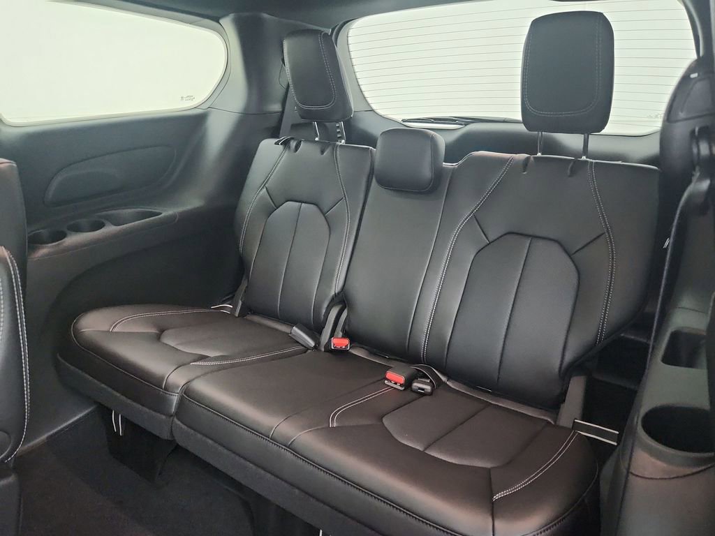 New 2026 Chrysler Pacifica Select image 32