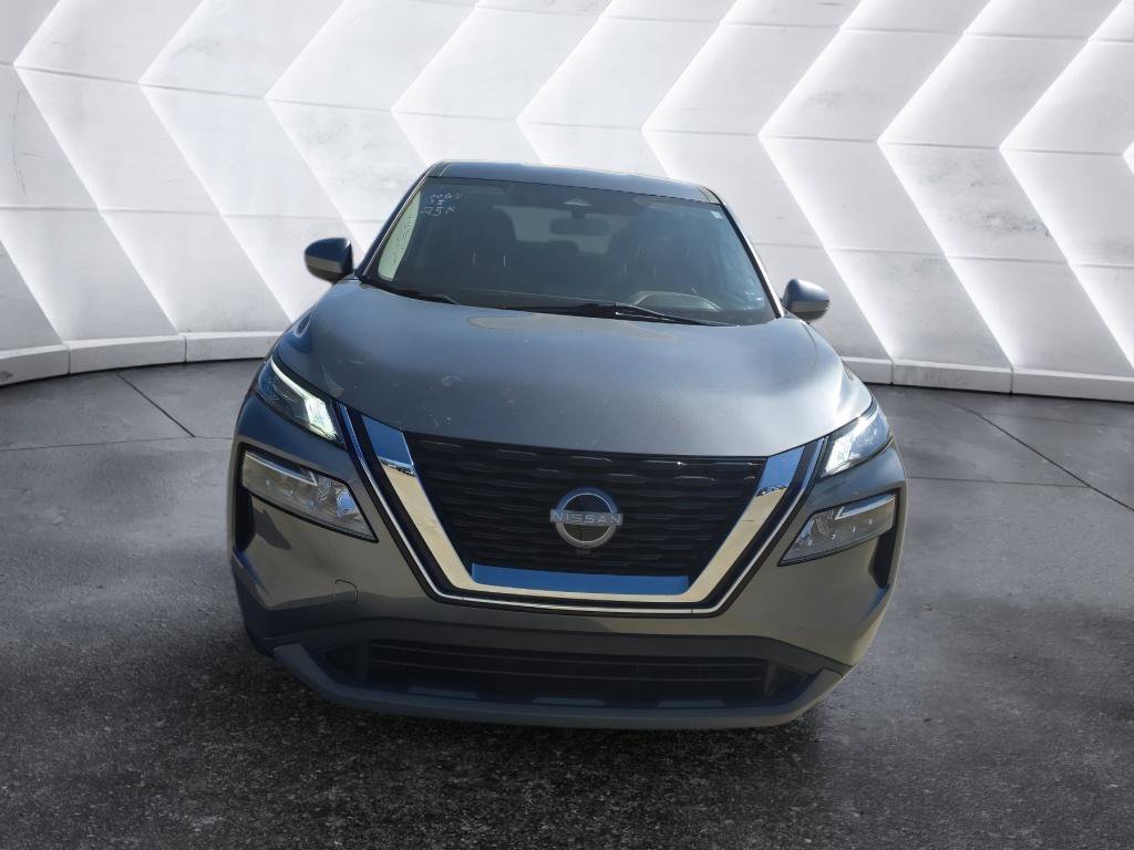 Used 2023 Nissan Rogue SV image 2