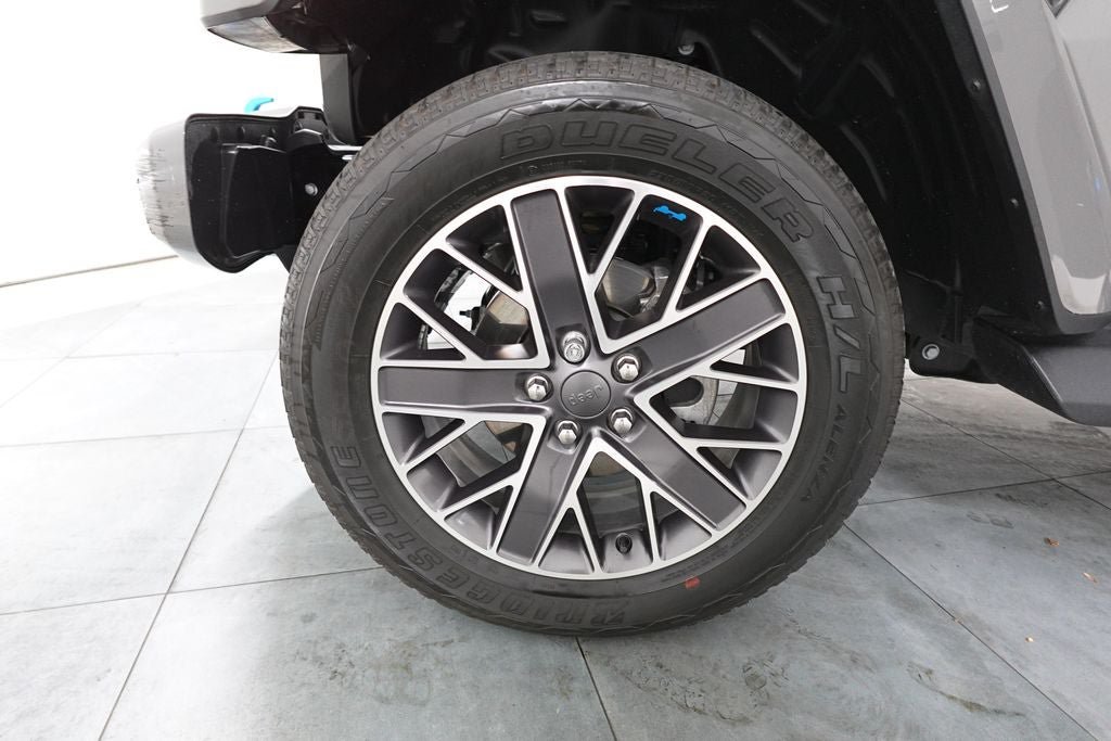 Used 2023 Jeep Wrangler Unlimited Sahara AWD/4WD image 37