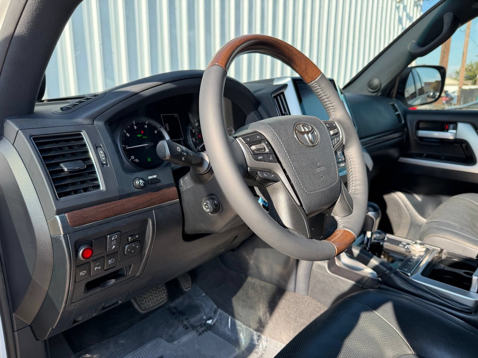 Used 2020 Toyota Land Cruiser Heritage Edition AWD/4WD image 18