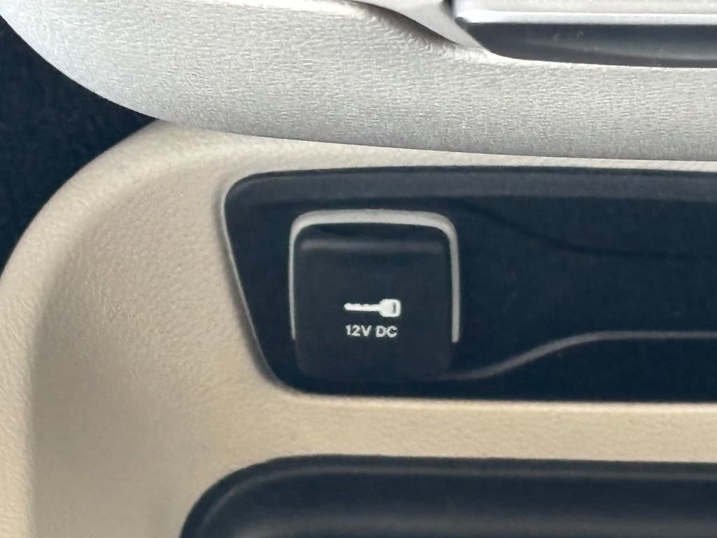 Used 2024 Chrysler Pacifica Touring-L FWD image 17