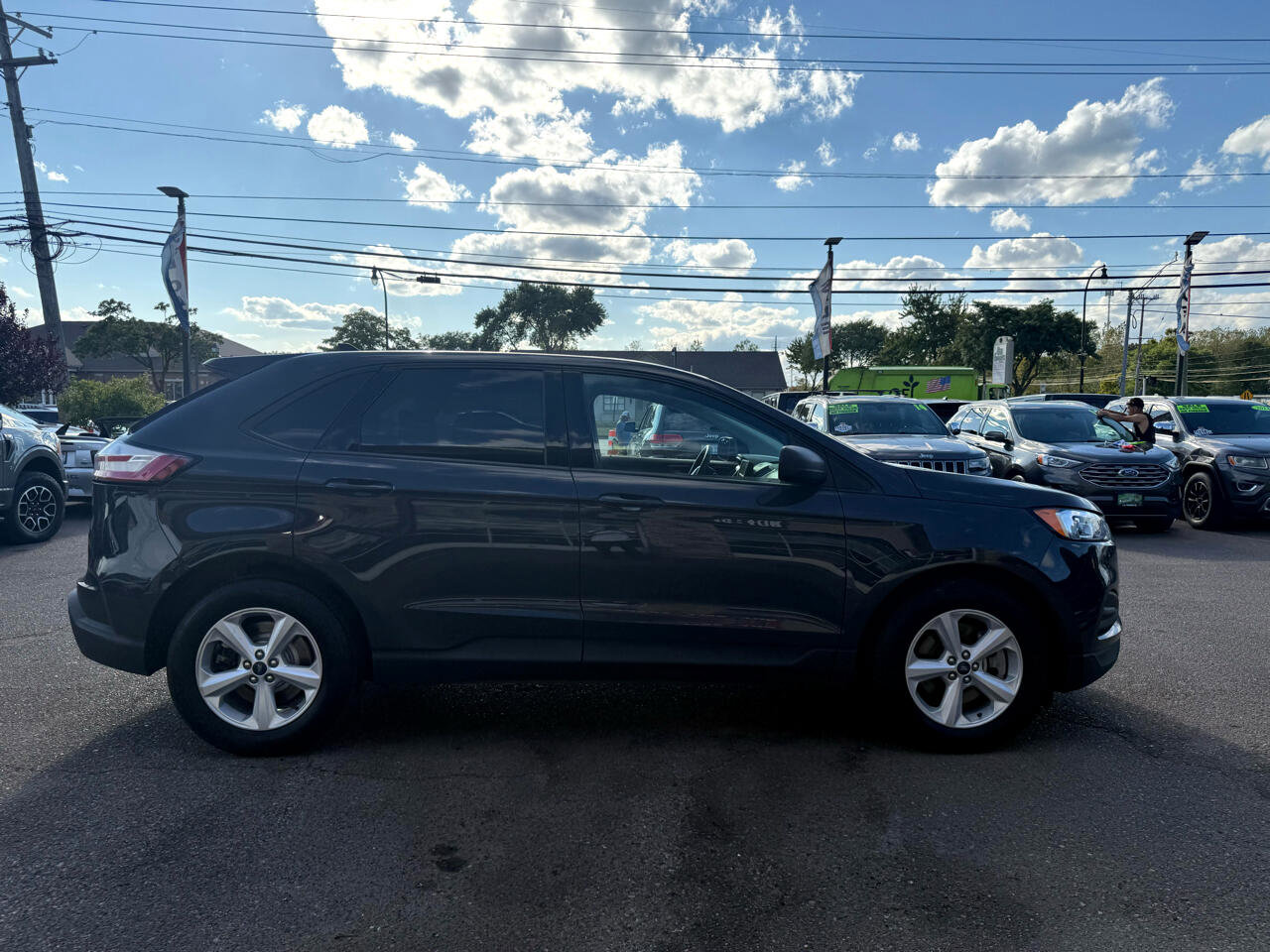 Used 2021 Ford Edge SE w/ Cargo Accessory Package image 9