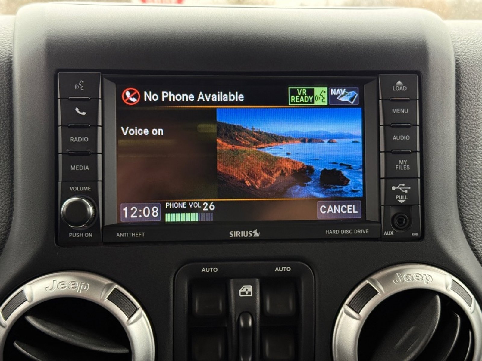 Used 2018 Jeep Wrangler Unlimited Sahara w/ Connectivity Group image 27