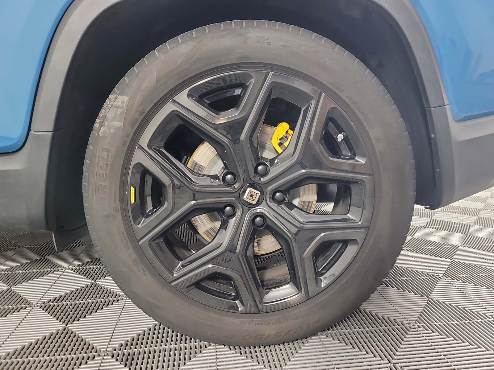 Used 2023 Rivian R1T Adventure image 10