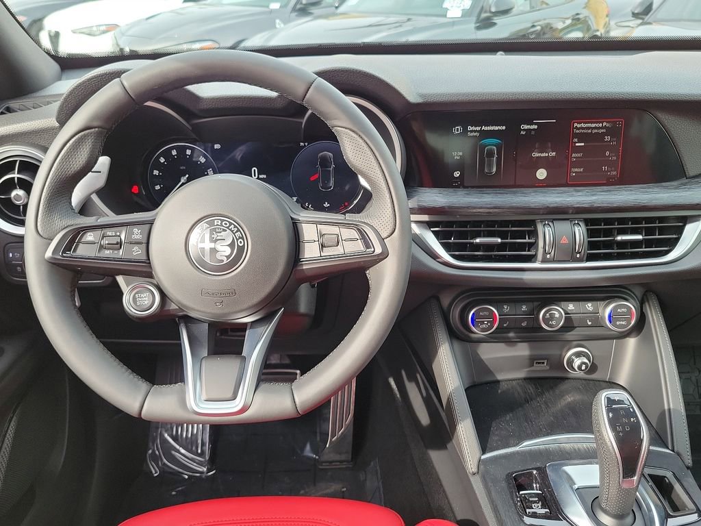 New 2024 Alfa Romeo Stelvio Sprint image 5