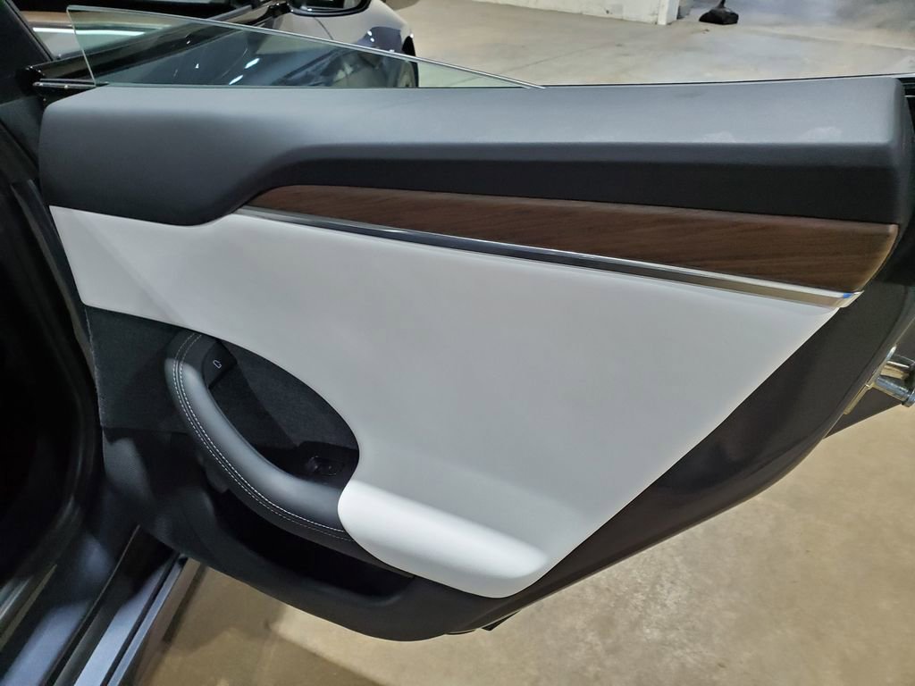 Used 2022 Tesla Model S image 24