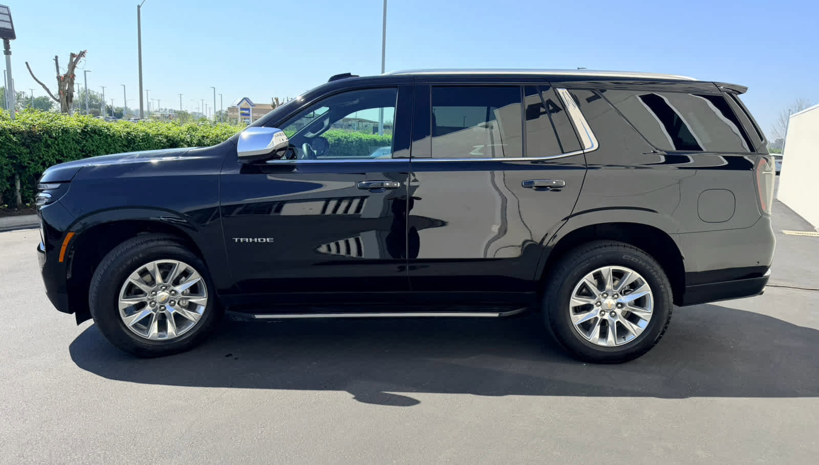 Used 2025 Chevrolet Tahoe Premier image 3