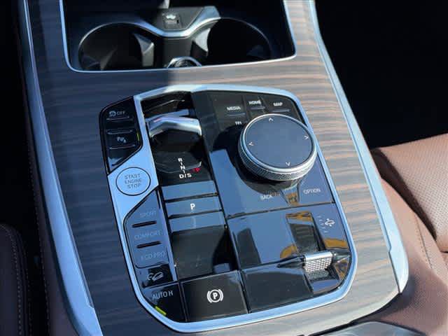 Used 2025 BMW X7 xDrive40i w/ M Sport Package AWD/4WD image 25